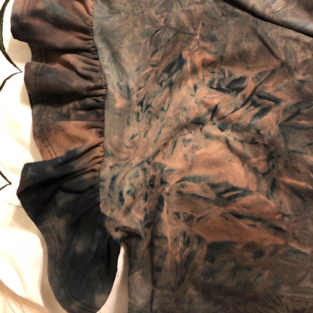Tie dye tee with ruffled sleeve detail